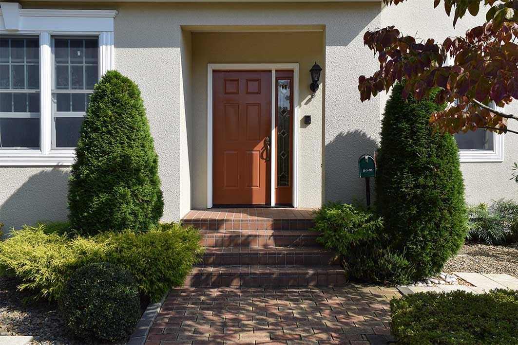 コニファーガーデンと玄関