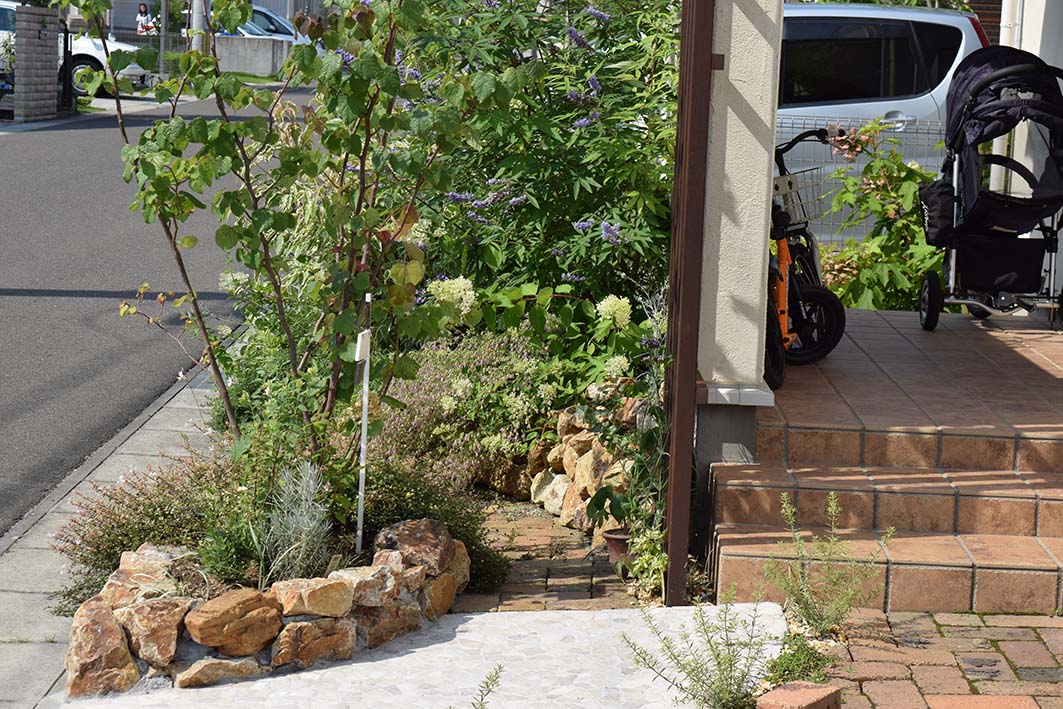 エントランスガーデン