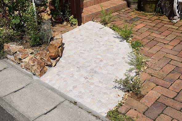 仙台のペットガーデン（エントランスモザイクタイル）